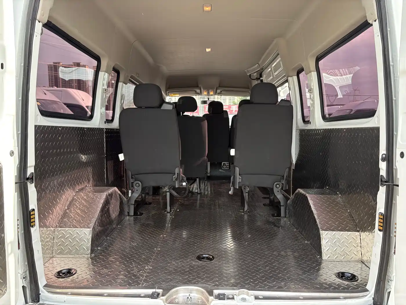 SAIC Maxus Xintu V80 2021 2.0T Manual Classic Aoyuntong Long Wheelbase Medium Roof 6/7/8/9-Seater фото 7