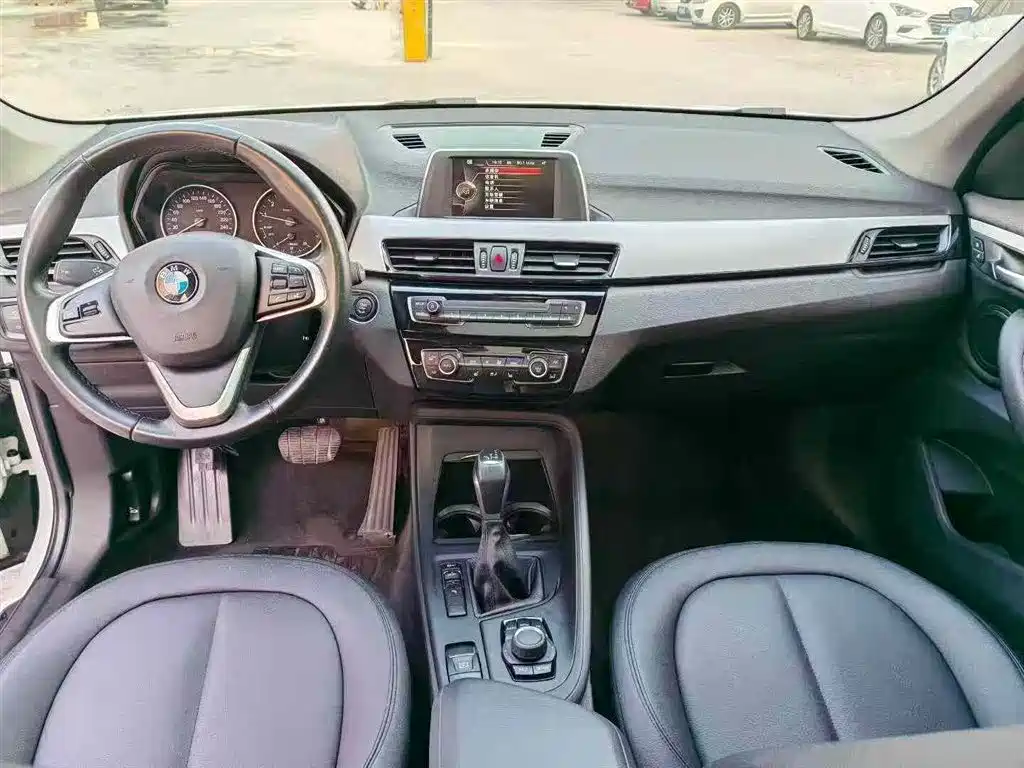 BMW X1 2016 sDrive18Li Premium Model фото 14
