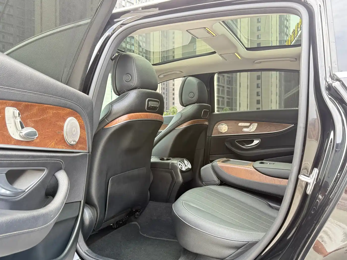 Mercedes-Benz E-Class 2019 E 300 L Luxury фото 6