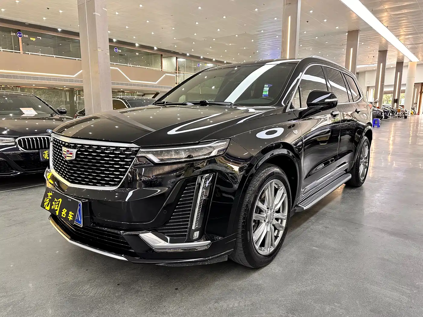 CADILLAC XT6