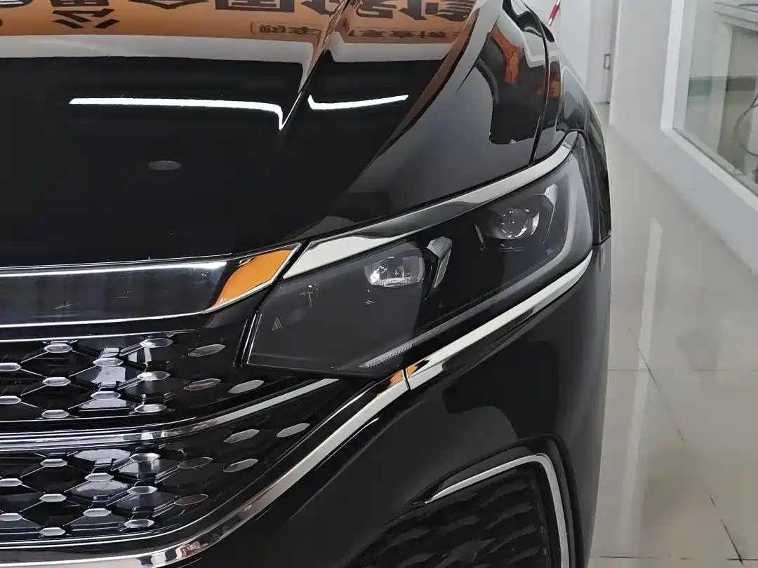 Volkswagen Passat 2023 330TSI Starlight Elite Edition фото 12
