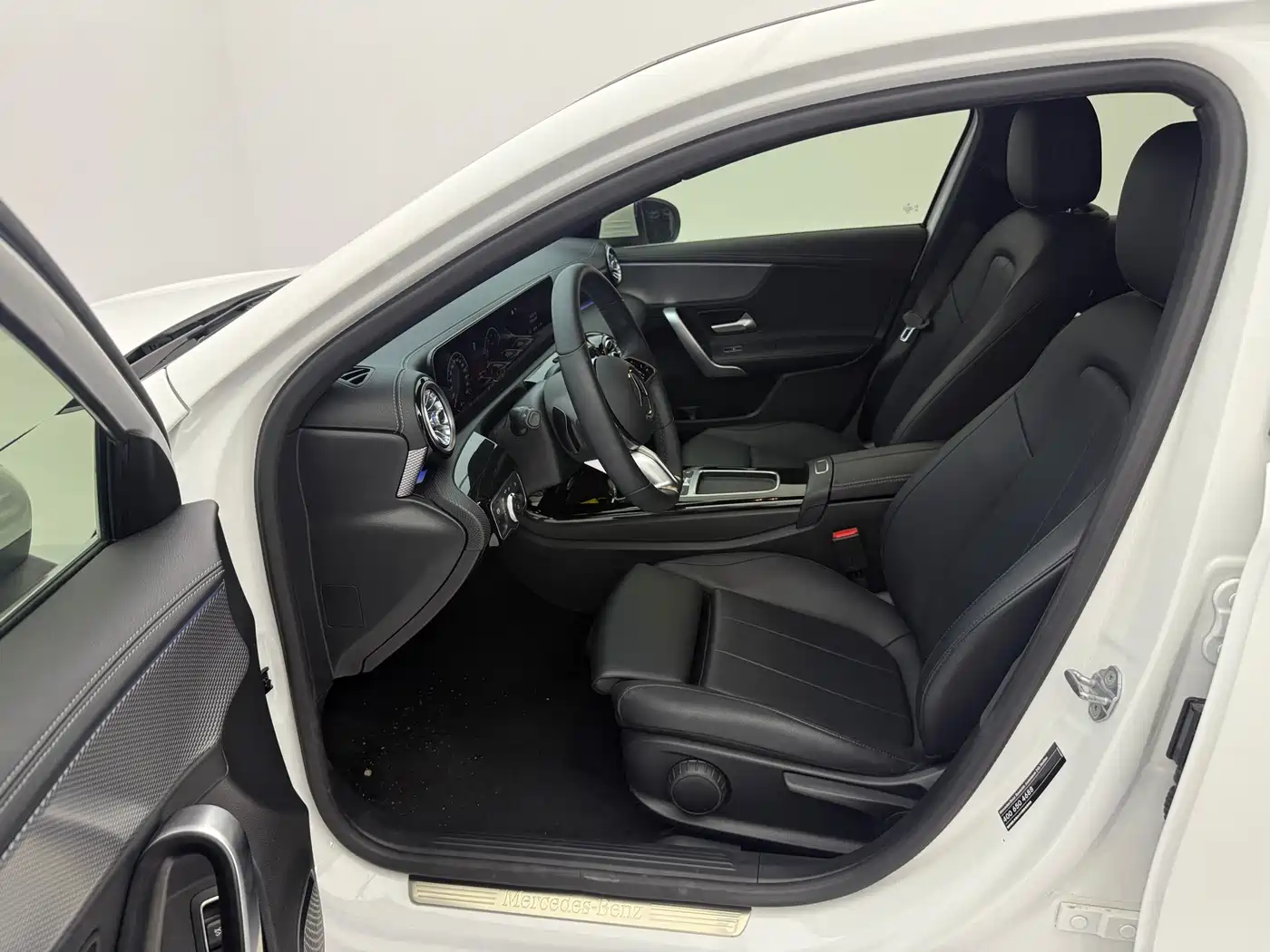 Mercedes-Benz A-Class 2022 A 180 L фото 16