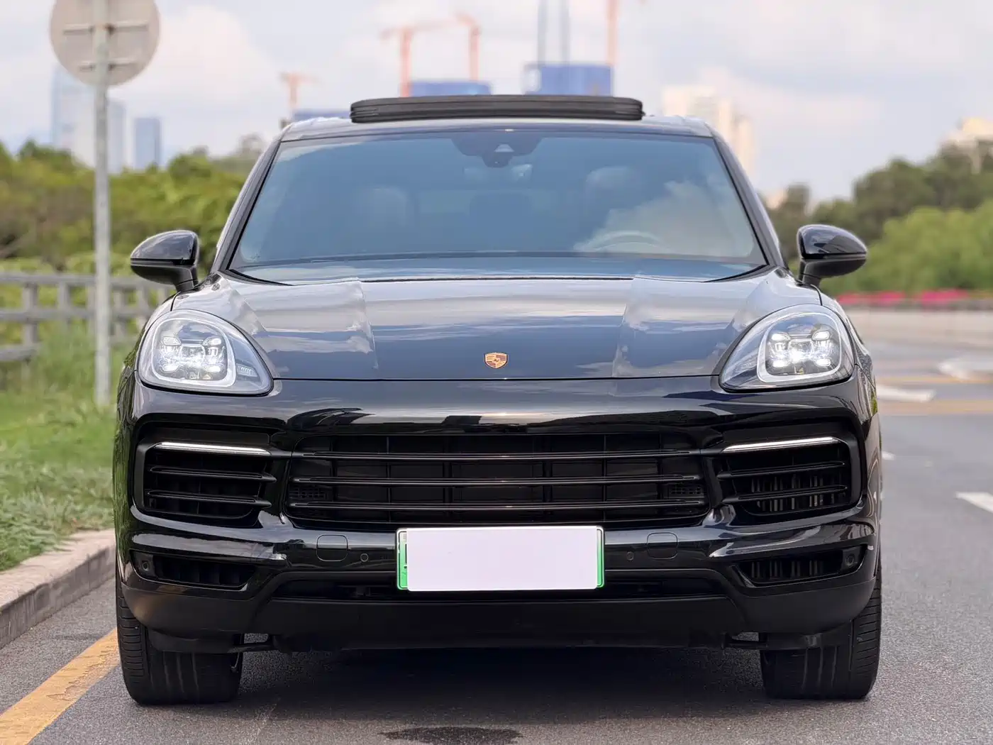 Porsche Cayenne New Energy 2022 Cayenne E-Hybrid 2.0T Platinum Edition фото 2