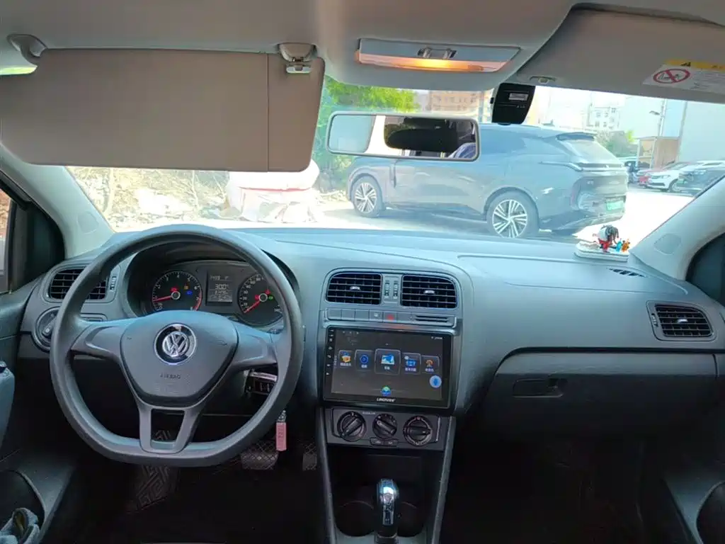 Volkswagen Polo 2016 1.4L Automatic Trend фото 10