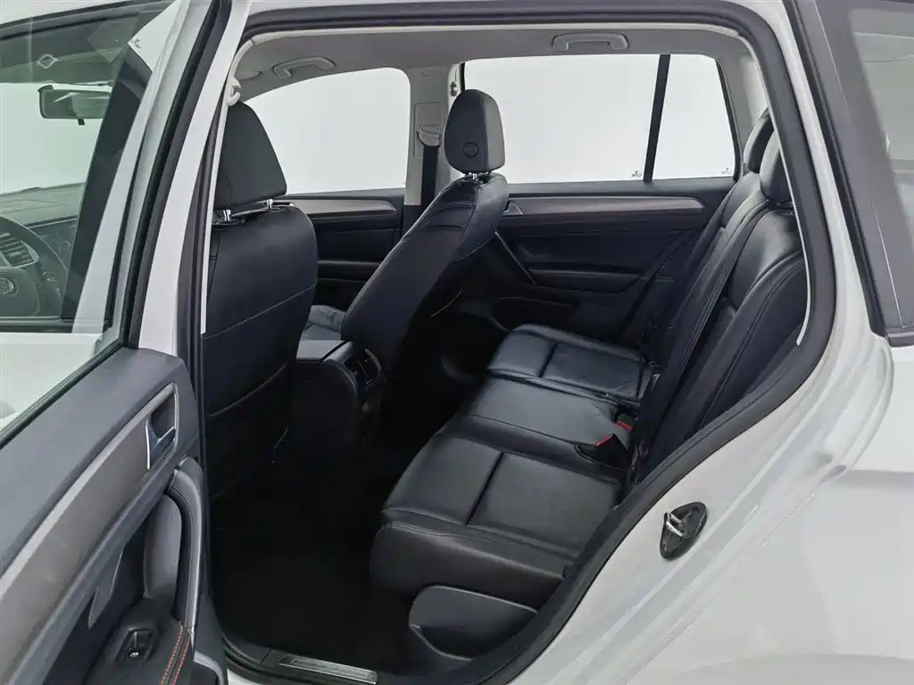 Volkswagen Golf Sportsvan 2016 1.6L Automatic Comfort фото 15
