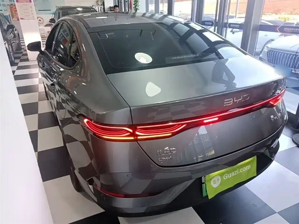 BYD Qin PLUS 2025 DM-i Smart Drive 55KM Leader фото 5
