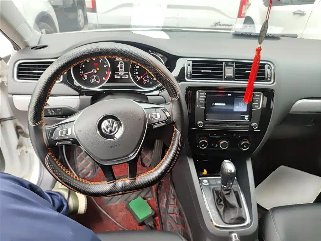 Volkswagen Sagitar 2018 180TSI DSG Premium Edition фото 10