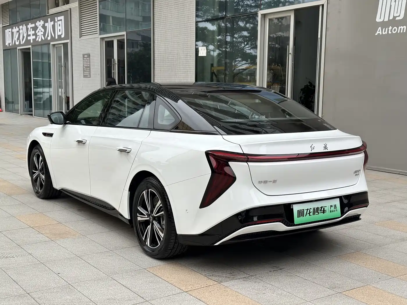 Hongqi EH7 2024 820 Pro Glory Edition фото 12
