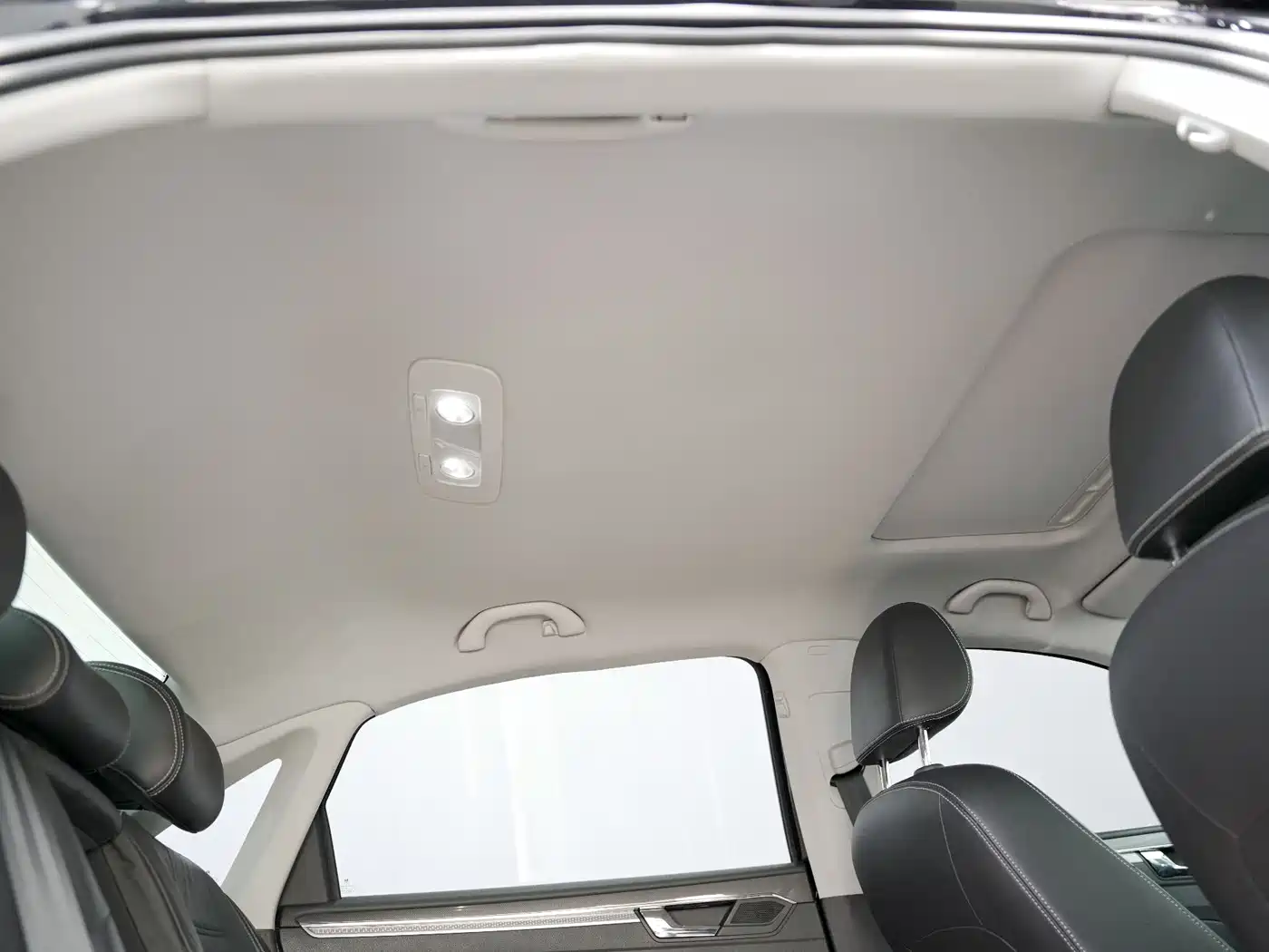 Volkswagen Passat 2017 330TSI DSG Luxury фото 15