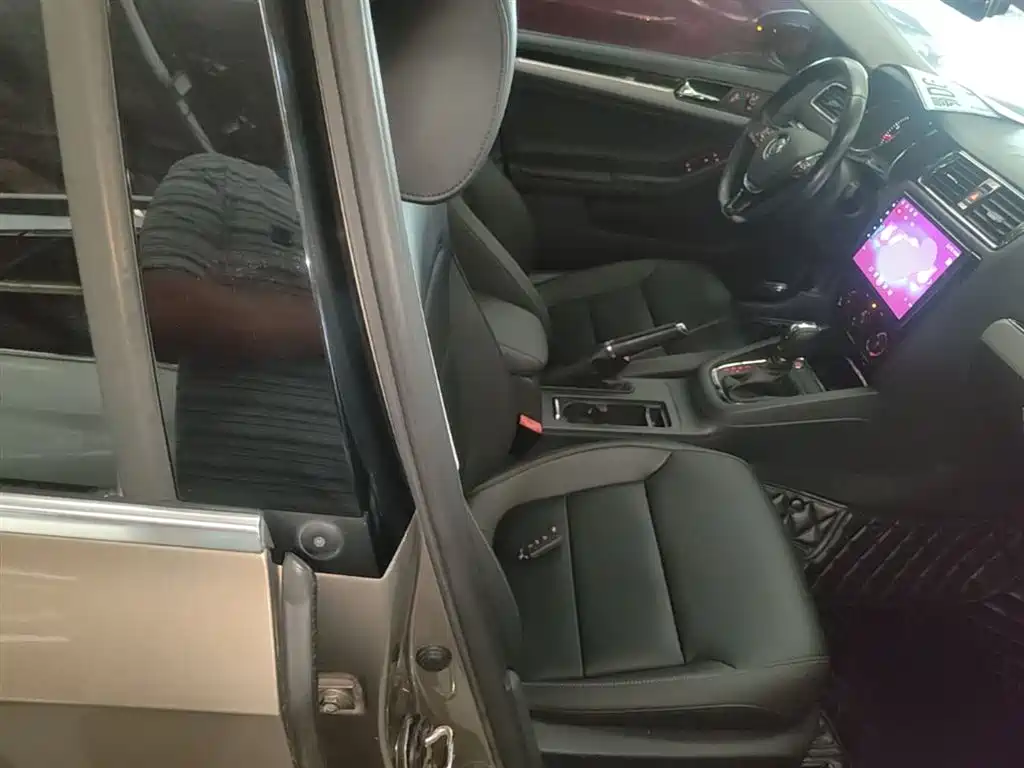 Volkswagen Sagitar 2017 230TSI Automatic Comfort фото 25