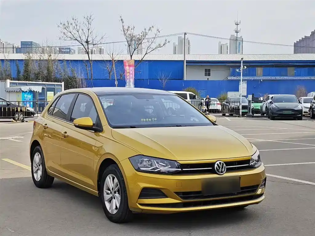 VOLKSWAGEN POLO