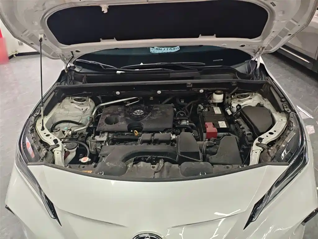 Toyota Venza 2023 2.0L CVT FWD Luxury фото 20