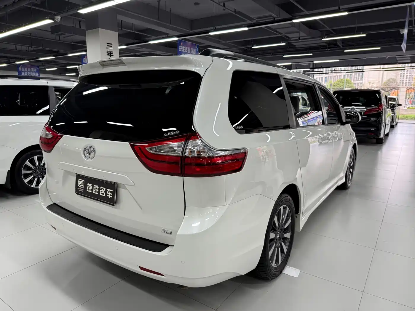 Toyota Sienna 2015 3.5L 2WD LE фото 4