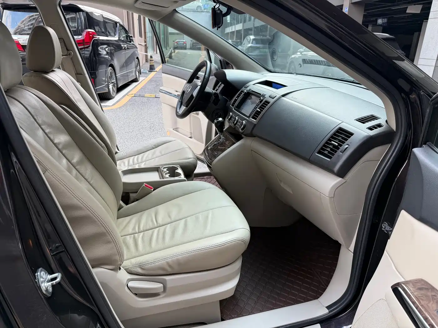 Mazda 8 2014 2013 2.5L Supreme Edition