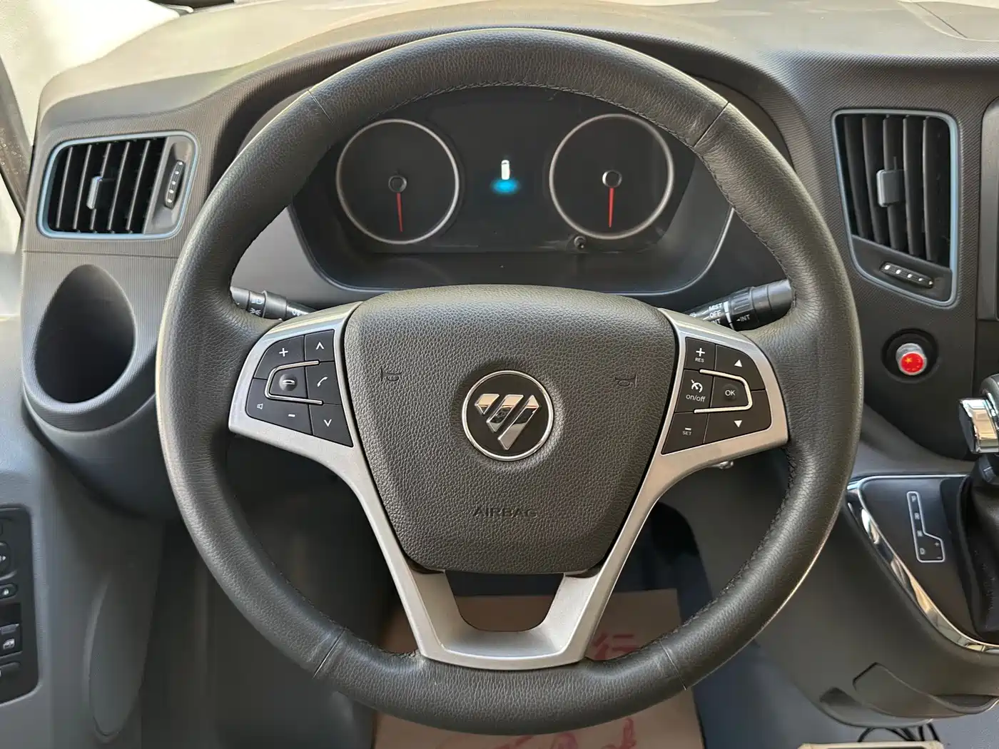 Foton Tuyano 2023 2022 2.8T Automatic Urban Edition Multi-function Short Wheelbase Low Roof Single Rear Tire 5/6/9 Seats F2.8NS6B177L