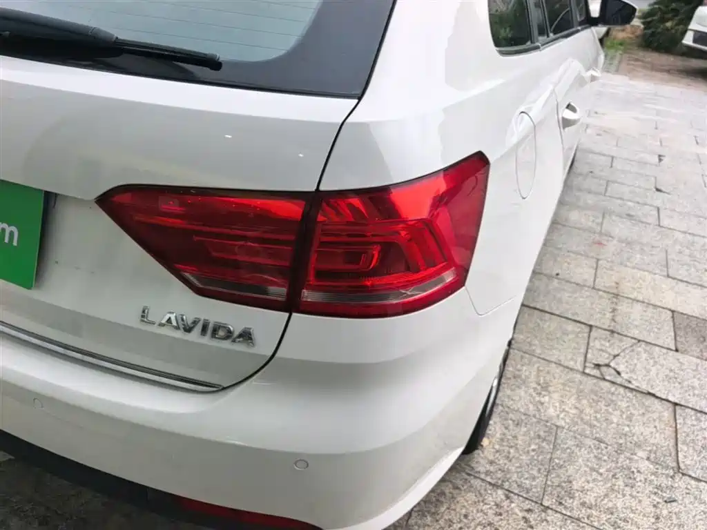 Volkswagen Lavida Tour 2013 1.6L Auto Luxury фото 8