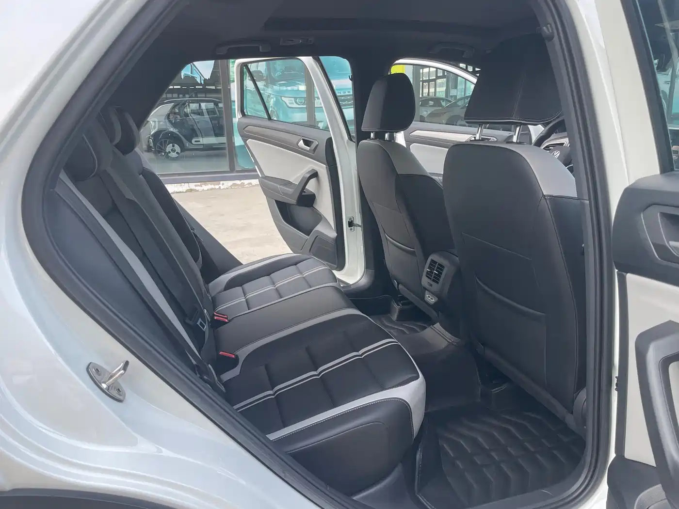 Volkswagen T-ROC 2023 300TSI DSG 2WD Starlight Edition фото 10