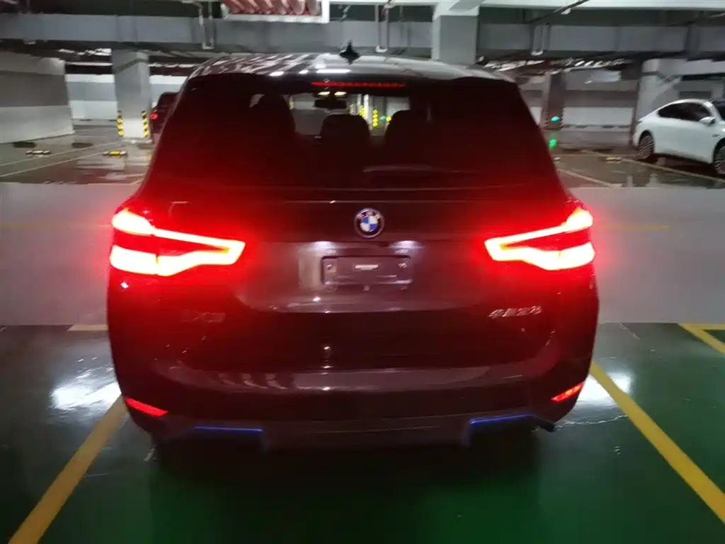 BMW iX3 2021 Leading фото 4
