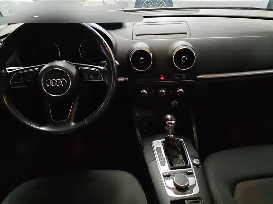 Audi A3 2018 30th Anniversary Limousine 35 TFSI Progressive фото 12