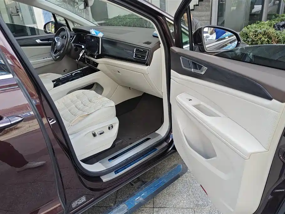 Volkswagen Viloran 2022 380TSI Premium Edition фото 8