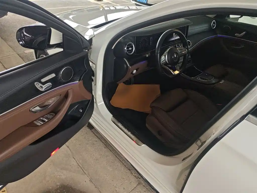 Mercedes-Benz E-Class 2019 E 200 L Sport фото 16