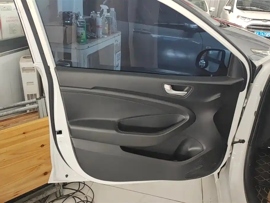 Hyundai Verna 2017 1.4L Manual Renewal Edition China VI фото 7