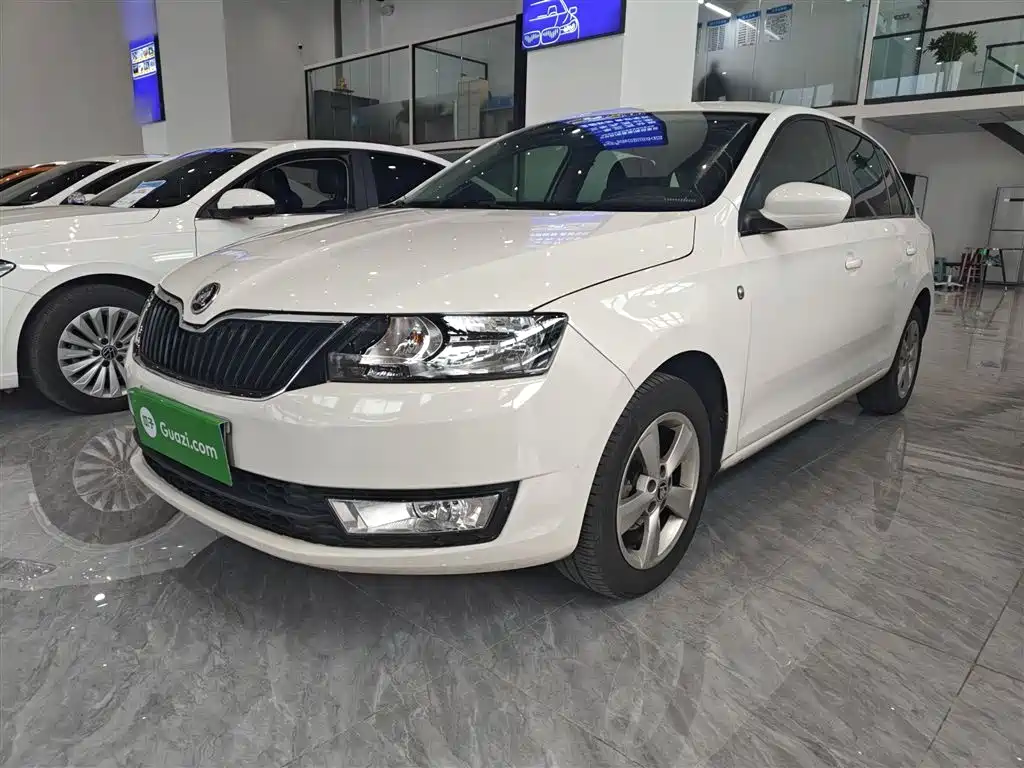 Škoda Skoda Rapid Spaceback 2016 1.6L Manual Pioneer Edition