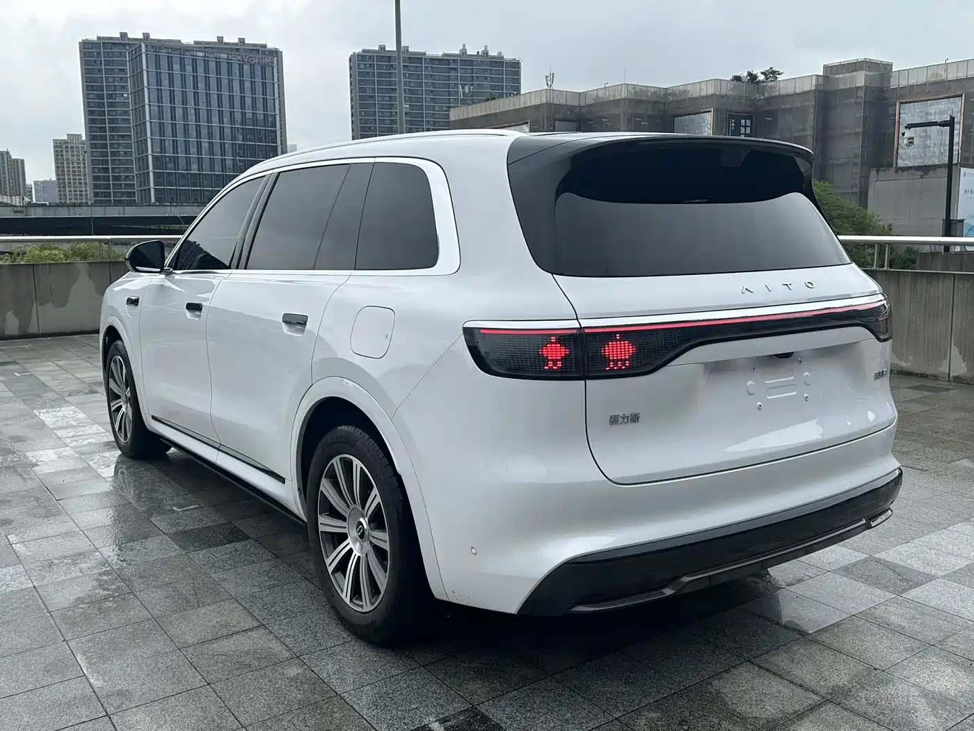 AITO Wenjie AITO M8 2025 Range Extender Max+ Edition 53.4kWh 5-seater фото 7