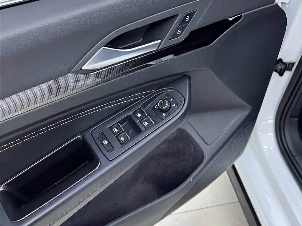 Volkswagen Golf 2023 Facelift 280TSI DSG R-Line Lite фото 13