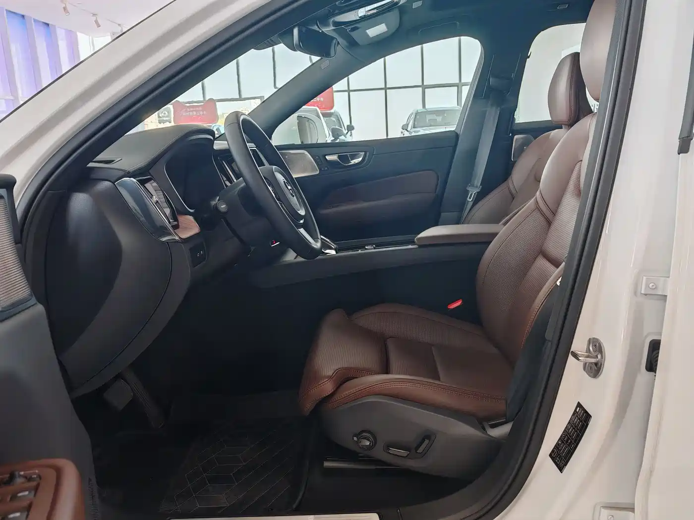 VOLVO XC60 PLUG IN HYBRID