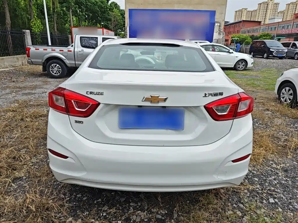 Chevrolet Cruze 2018 320 Automatic Pioneer Sunroof Edition фото 6