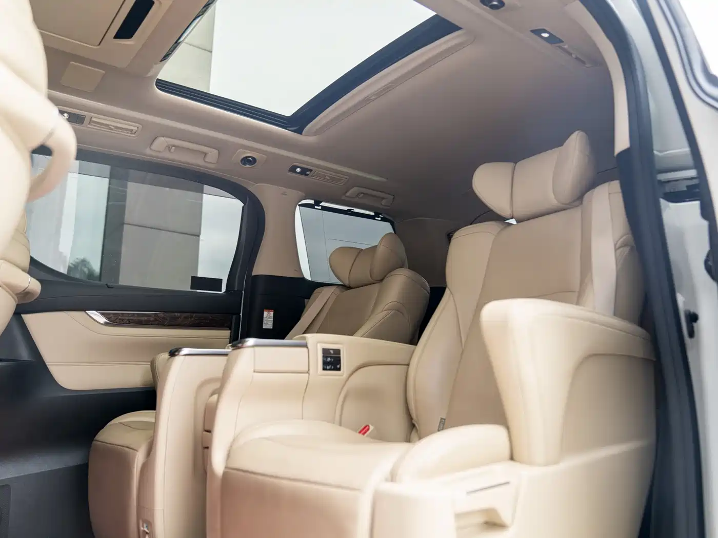 Toyota Alphard 2020 Hybrid 2.5L Luxury Edition фото 22