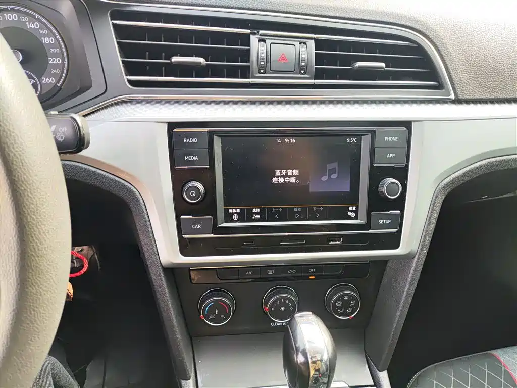 VOLKSWAGEN LINGDU
