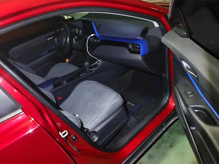 Toyota C-HR 2021 2.0L Comfort Edition фото 8