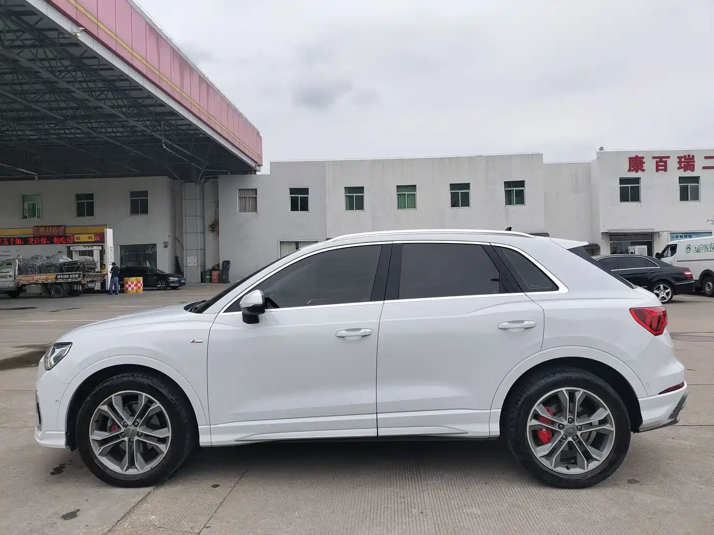 Фото 8 - Audi Q3
