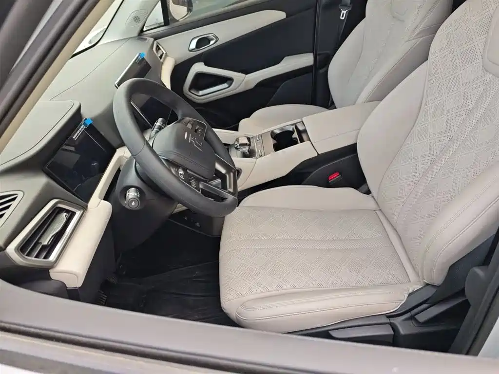 BYD Yuan UP 2024 401KM Leading Edition фото 15