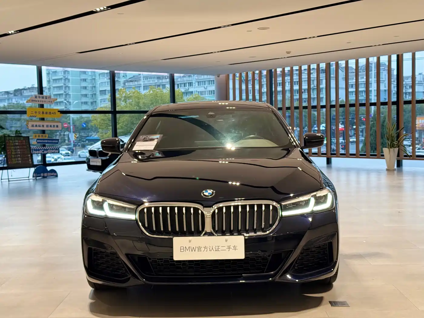 BMW 5 Series 2022 Model Second Facelift 525Li M Sport Package фото 2