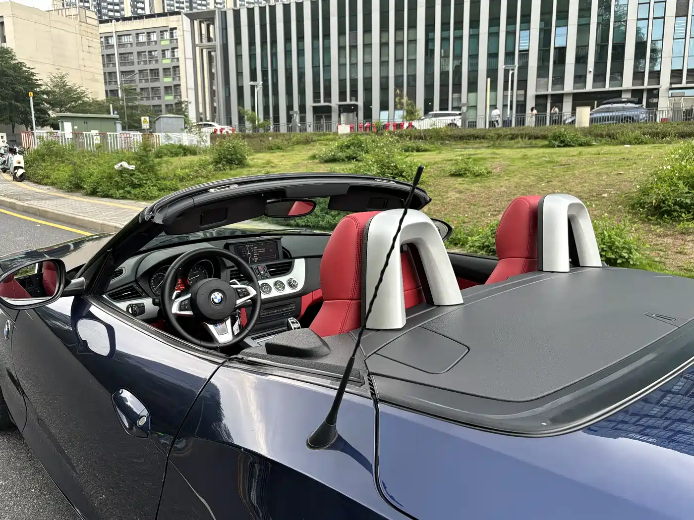 BMW Z4 2013 sDrive20i Leading фото 14