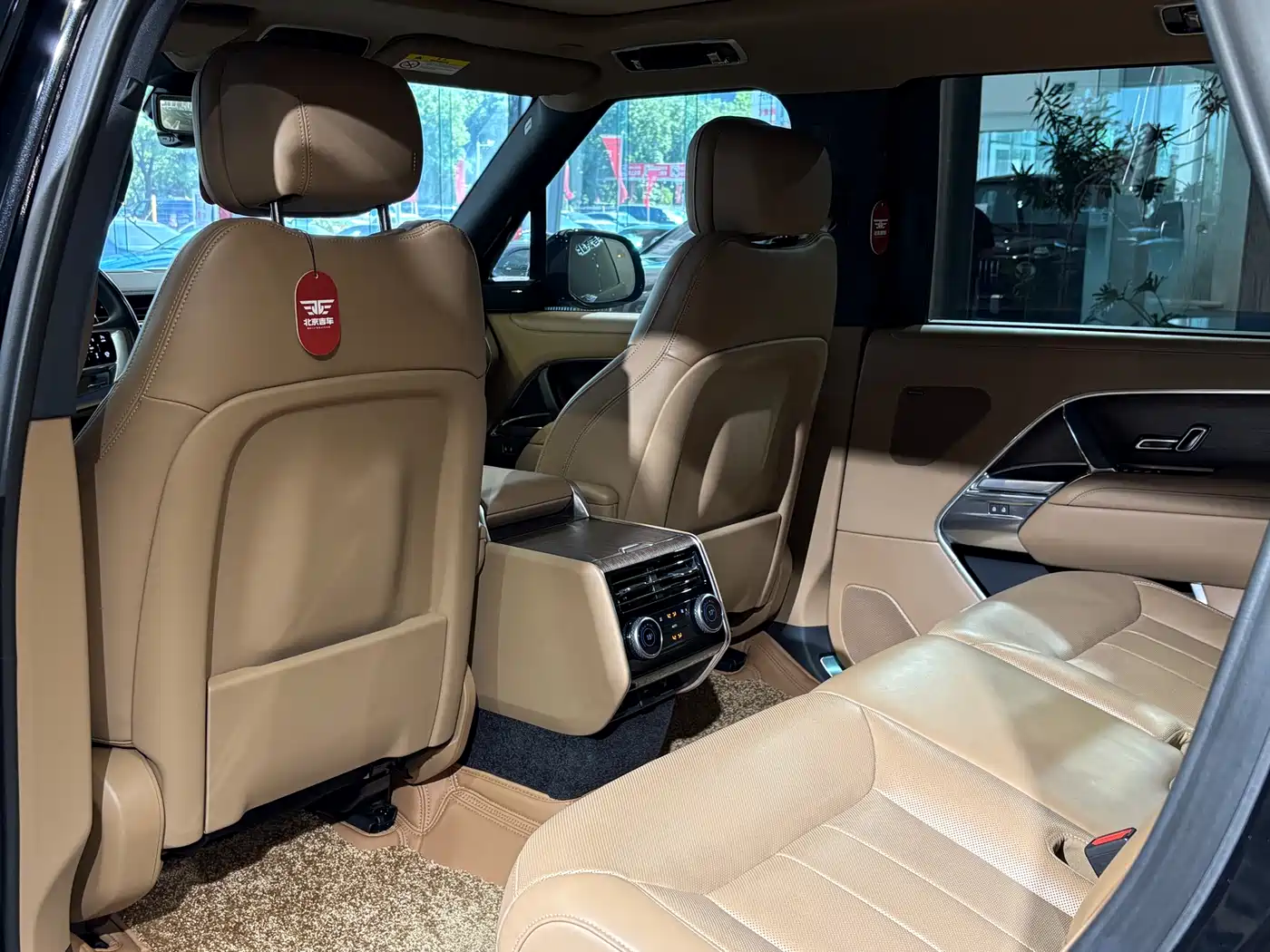 Land Rover Range Rover 2025 3.0 L6 400PS Flourishing Era Extended Wheelbase фото 21