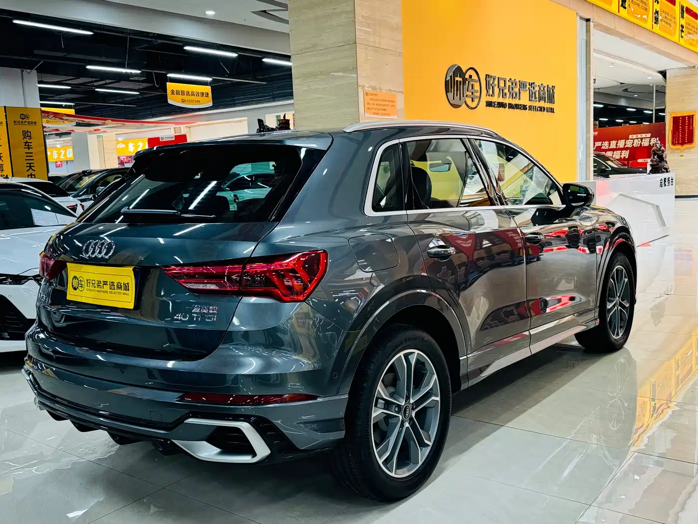 AUDI Q3