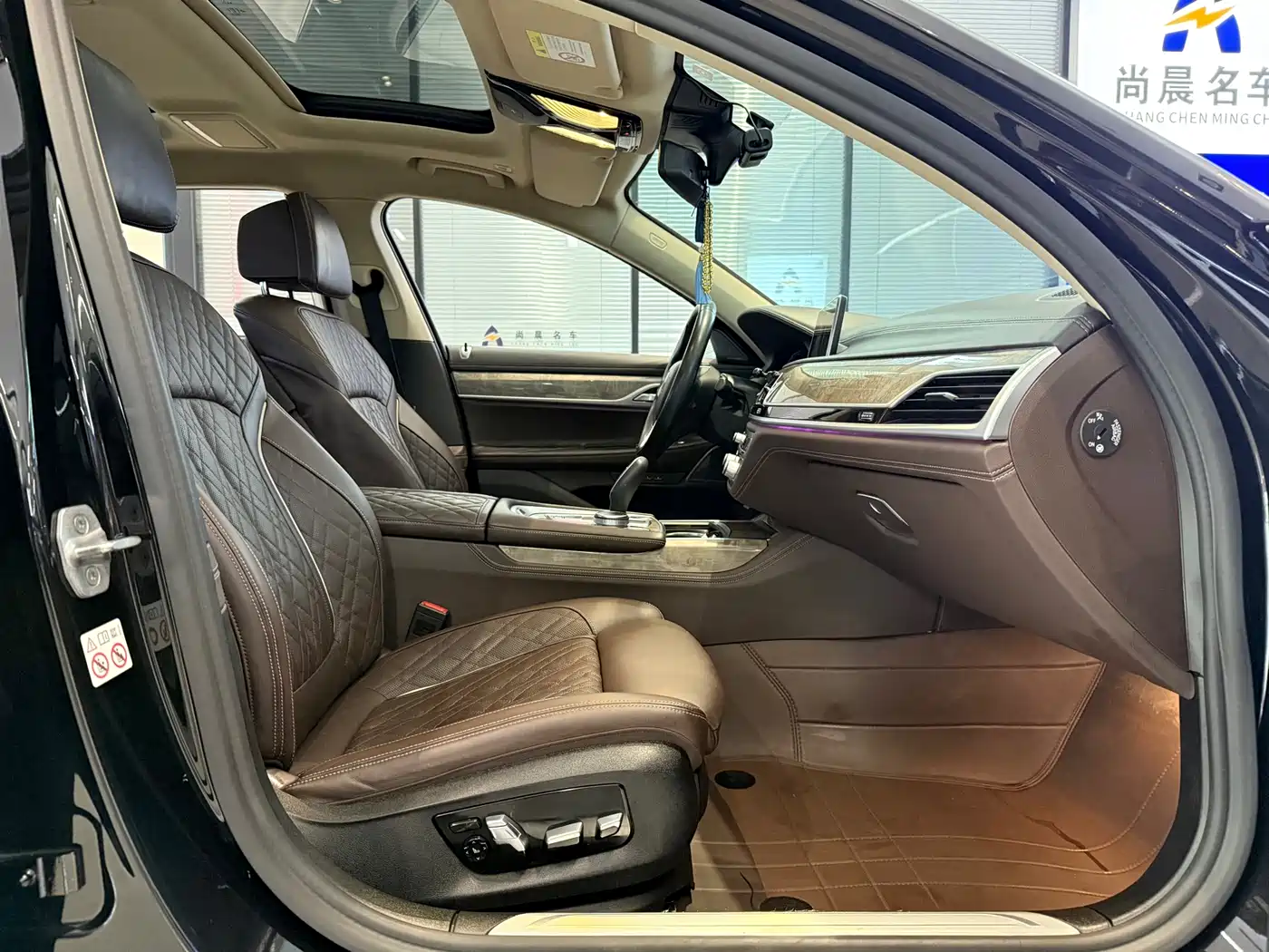 BMW 7 Series 2021 Model 740Li Leading Luxury Package фото 8