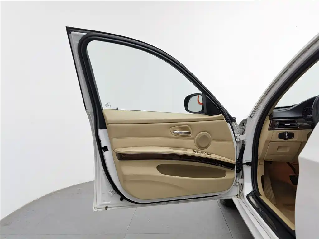 BMW 3 Series (Import) 2010 325i Luxury фото 8