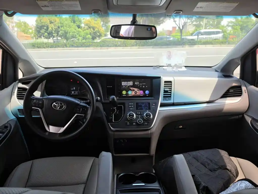 Toyota Sienna 2017 2015 3.5L 2WD L
