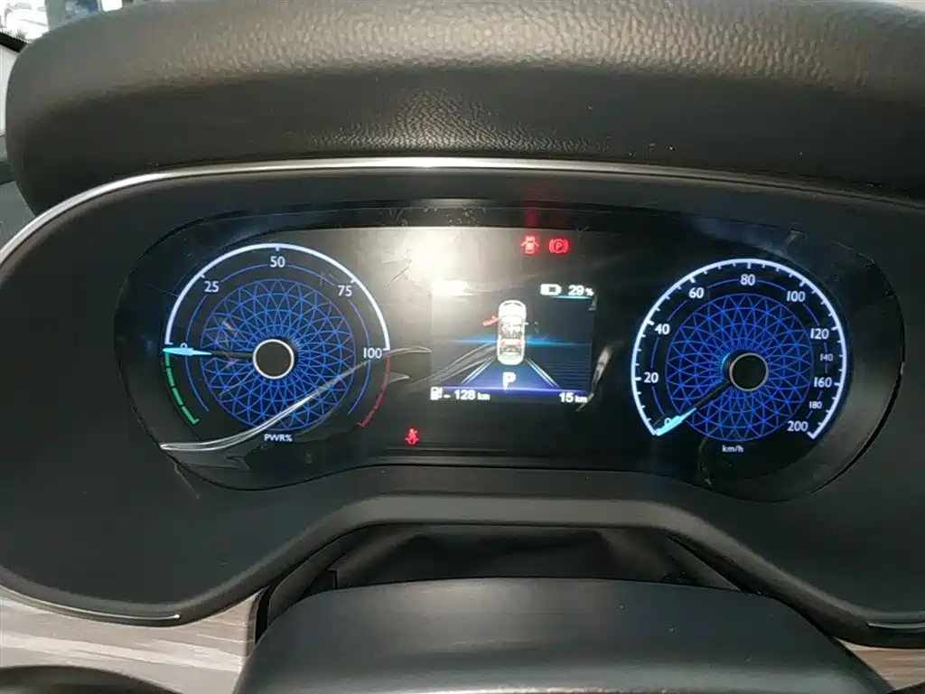 Hongqi E-QM5 2025 Model 500km Travel Edition фото 12