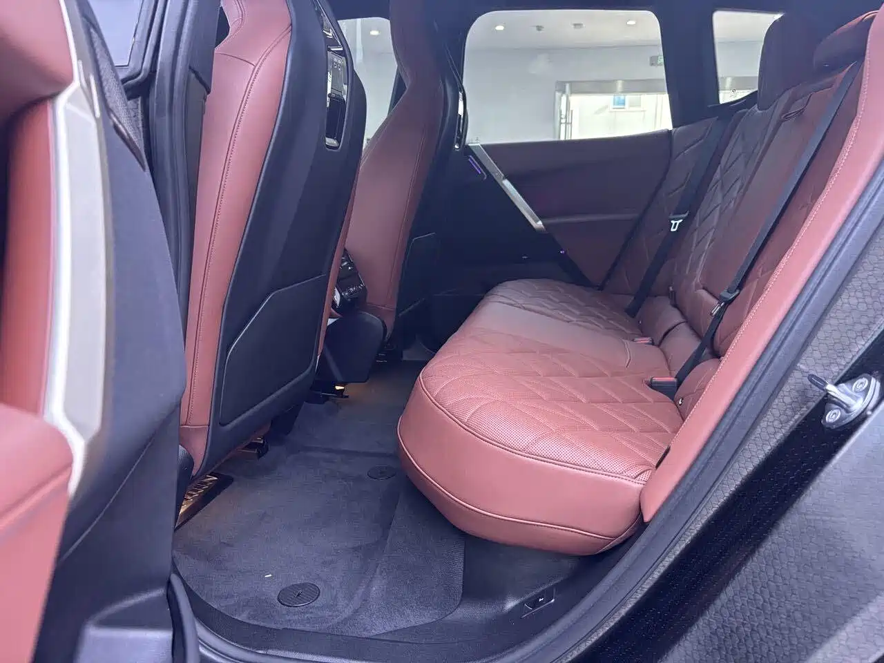 BMW iX M60 2022 M60 фото 15