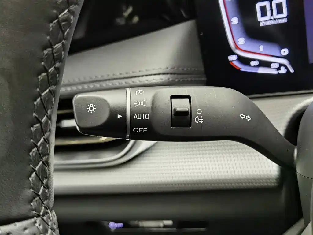 Hongqi H5 2024 1.5T DCT Smart Connect Flag Rhythm Edition фото 21