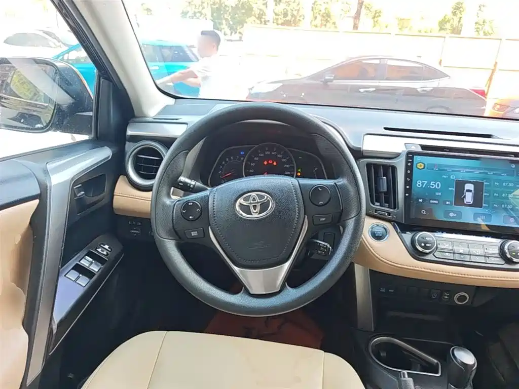 Toyota RAV4 Rongfang 2016 2.0L CVT 2WD Trend (China V) фото 11