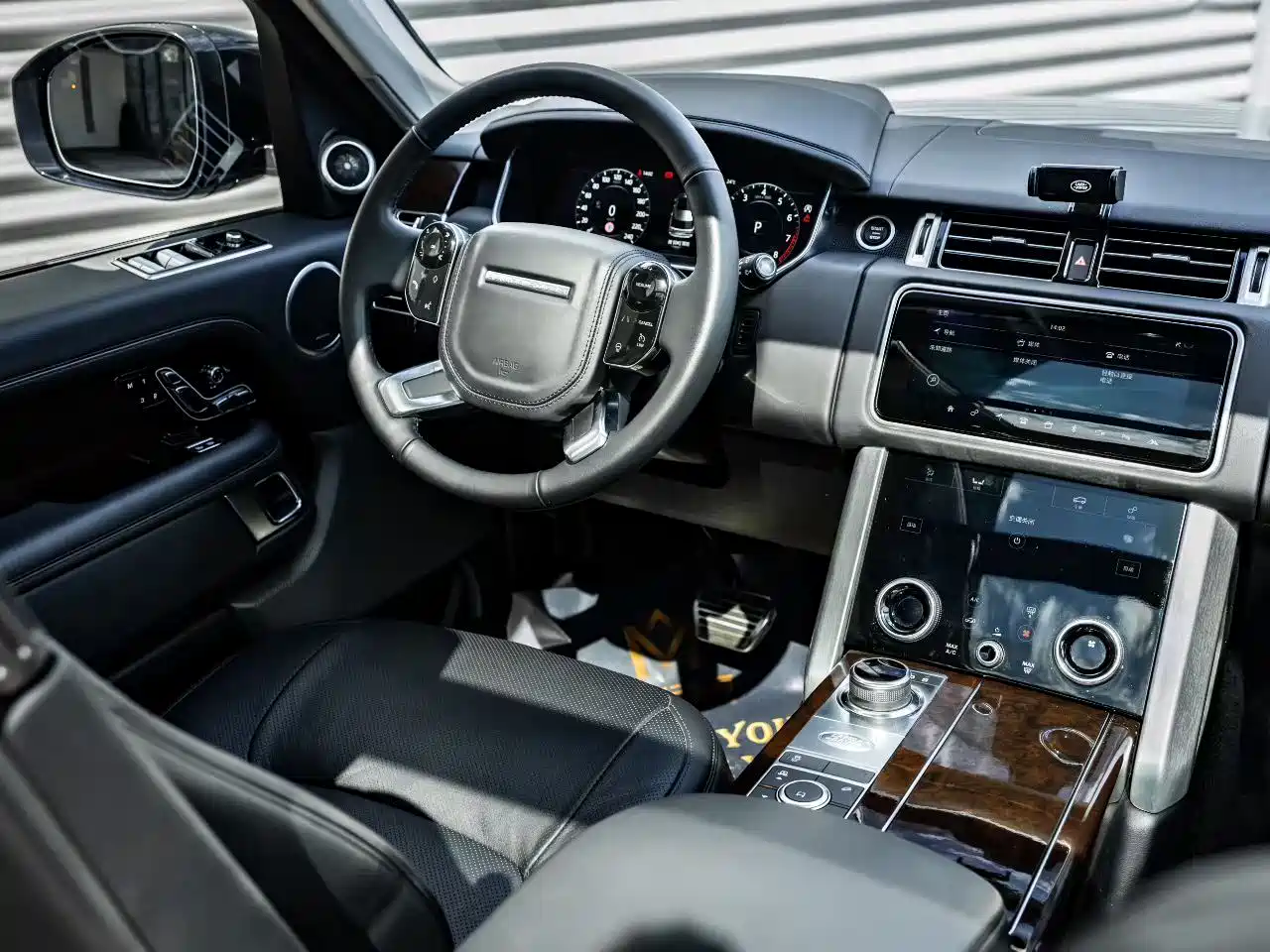 Land Rover Range Rover 2022 3.0 L6 400PS Heritage Extended Classic Edition фото 7