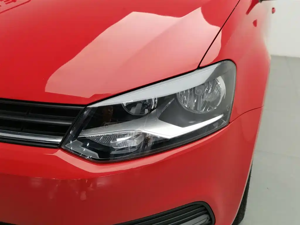 Volkswagen Polo 2014 1.4L Manual Trend Edition фото 7