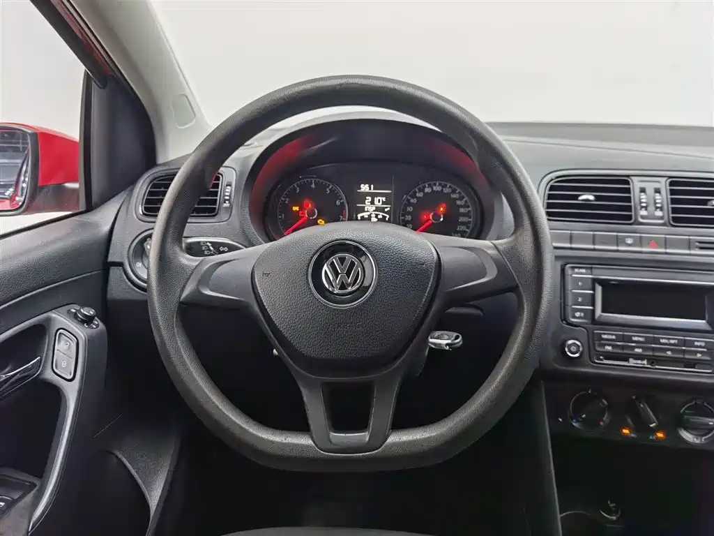 Volkswagen Polo 2014 1.4L Manual Trend Edition фото 11